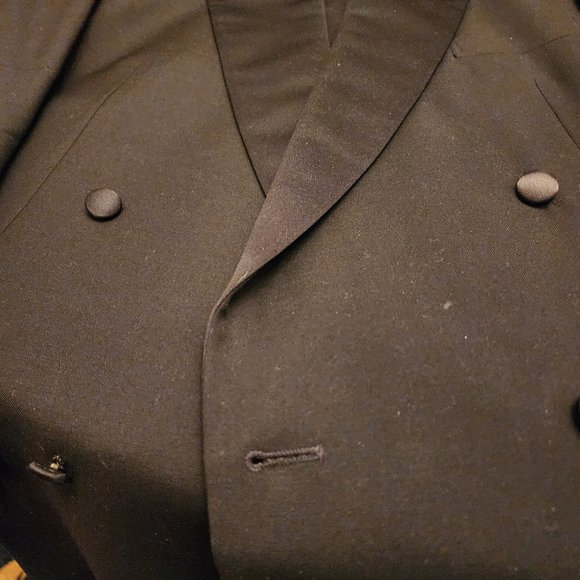 PREVIOUSLY OWNED ZEGNA 100% FORMAL BLACKTUXEDO, SIZE 44